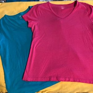 2 Falls Creek large V-Neck T-Shirts